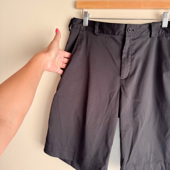 Nike Black Dri Fit Golf Shorts - Size 30 or Medium - Picture 2 of 7